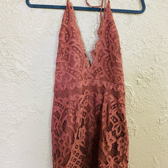 Dresses & Skirts - Lacy mini dress